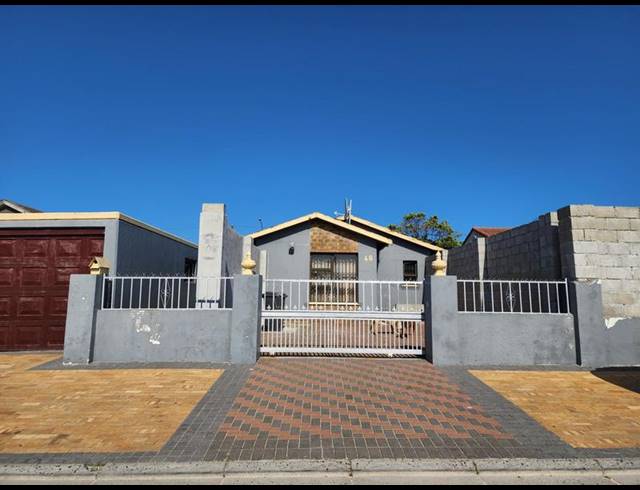 3 BEDROOM HOUSE FOR SALE IN KHAYA